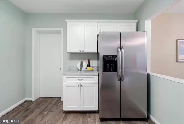 6 ELPHIN CT #202, Lutherville Timonium, MD 21093