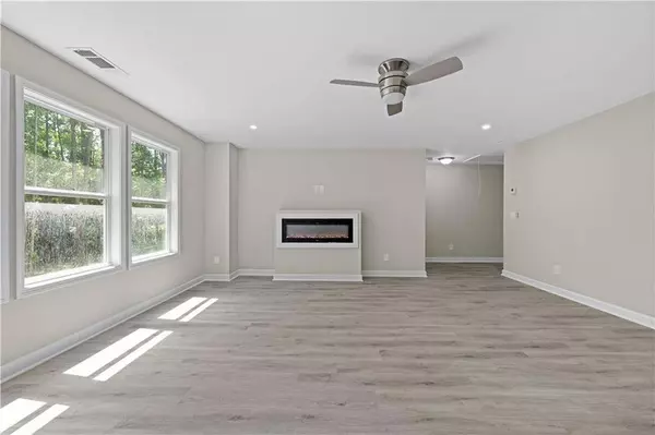 1111 E Shoreview RD, Mcdonough, GA 30253