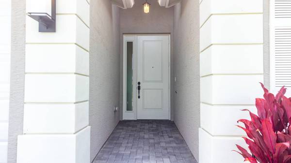 11816 SW Silverlake Falls DR, Port Saint Lucie, FL 34987