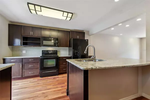 7809 LEMONWOOD CT #228, Temple Terrace, FL 33637