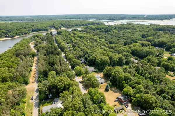 3268 Lorrimar Lane, Saugatuck, MI 49453