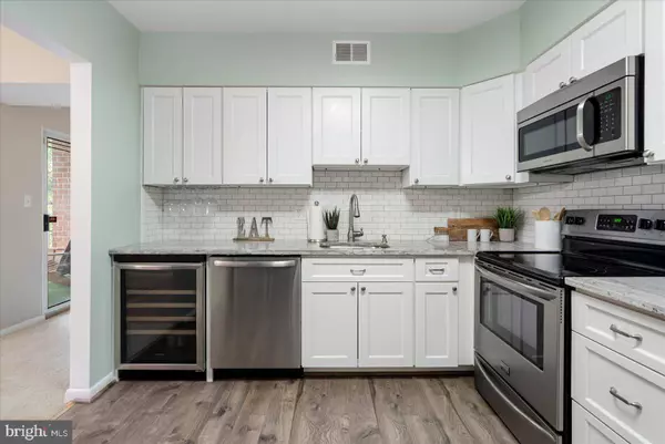 6 ELPHIN CT #202, Lutherville Timonium, MD 21093