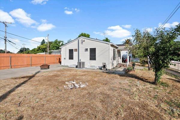2933 Land AVE, Sacramento, CA 95815