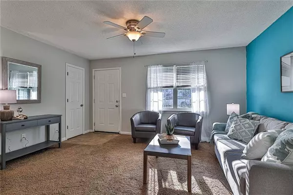 510 NE Castle DR, Lee's Summit, MO 64086