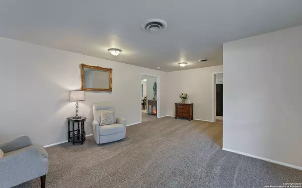 410 ZEPHYR DR, Windcrest, TX 78239-2444