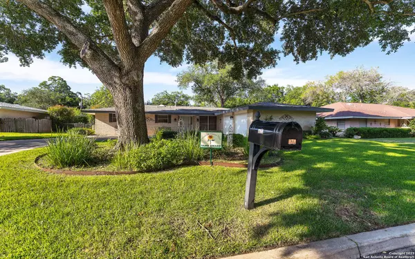 410 ZEPHYR DR, Windcrest, TX 78239-2444