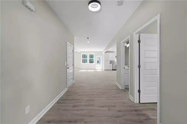 1111 E Shoreview RD, Mcdonough, GA 30253