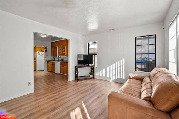 2933 Land AVE, Sacramento, CA 95815