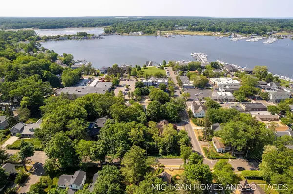 312 Hoffman Street, Saugatuck, MI 49453