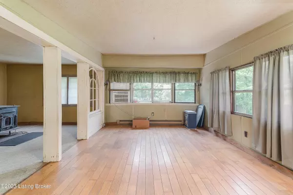 9251 Noland Rd, Pekin, IN 47165