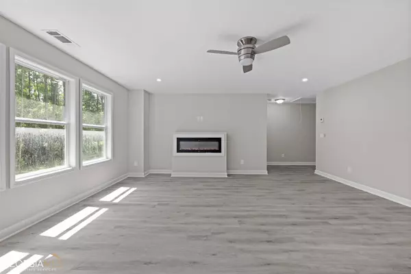 1111 E Shoreview RD, Mcdonough, GA 30253