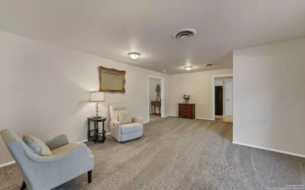 410 ZEPHYR DR, Windcrest, TX 78239-2444