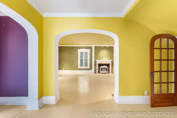 312 Hoffman Street, Saugatuck, MI 49453