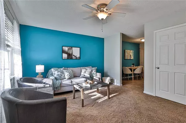 510 NE Castle DR, Lee's Summit, MO 64086