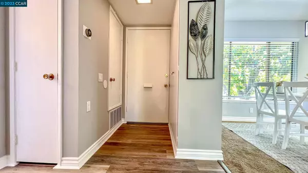 2732 Tice Creek Dr 1, Walnut Creek, CA 94595