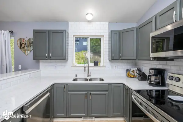 20145 Highland Ridge DR, Eagle River, AK 99577