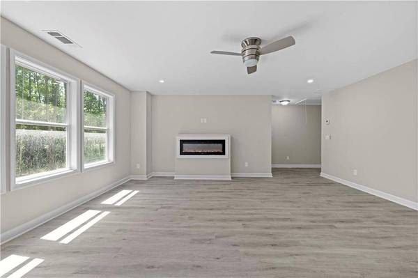 1111 E Shoreview RD, Mcdonough, GA 30253