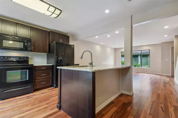 7809 LEMONWOOD CT #228, Temple Terrace, FL 33637