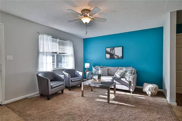 510 NE Castle DR, Lee's Summit, MO 64086