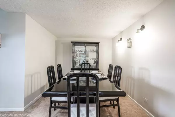 6440 W Devon Avenue #209, Chicago, IL 60631