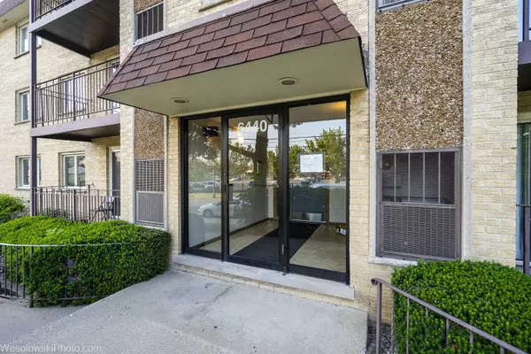 6440 W Devon Avenue #209, Chicago, IL 60631