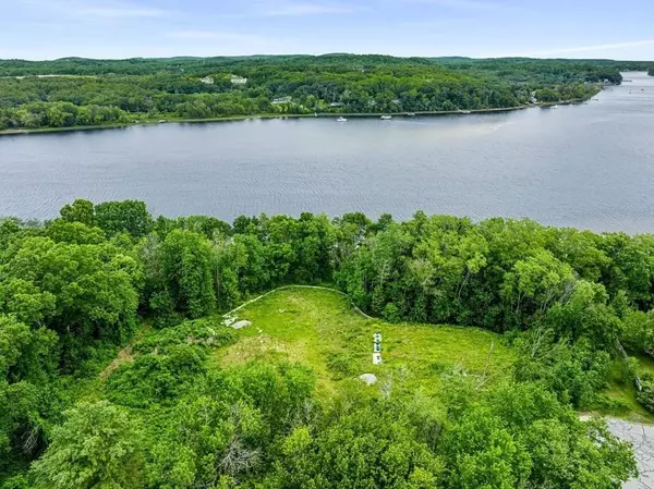 18 Norino Dr, West Newbury, MA 01985