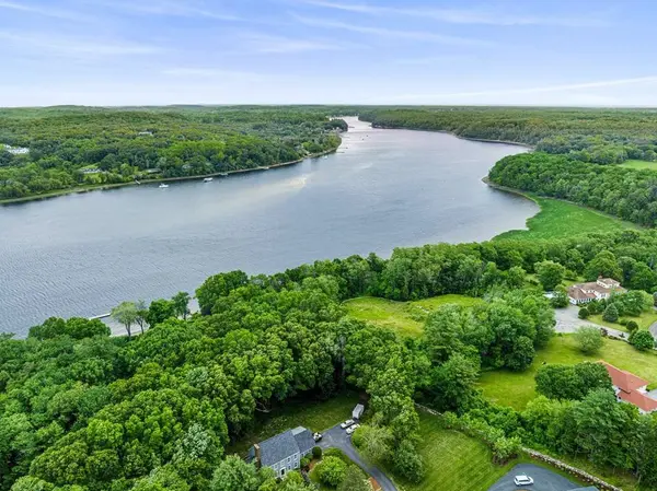 18 Norino Dr, West Newbury, MA 01985