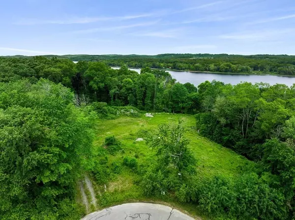 18 Norino Dr, West Newbury, MA 01985