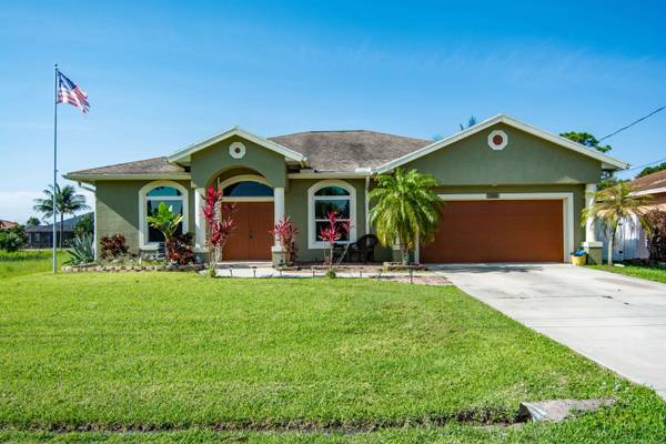 1080 SW Romaine LN, Port Saint Lucie, FL 34953