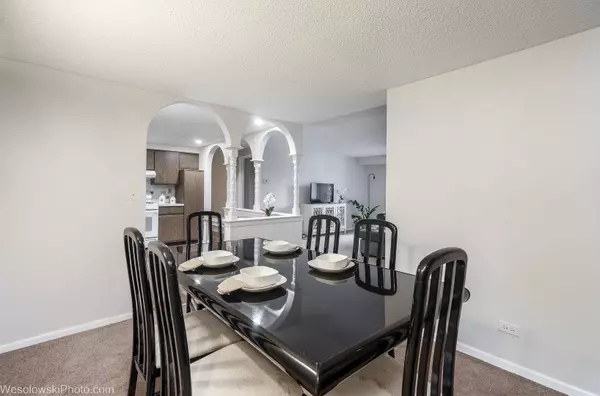 6440 W Devon Avenue #209, Chicago, IL 60631