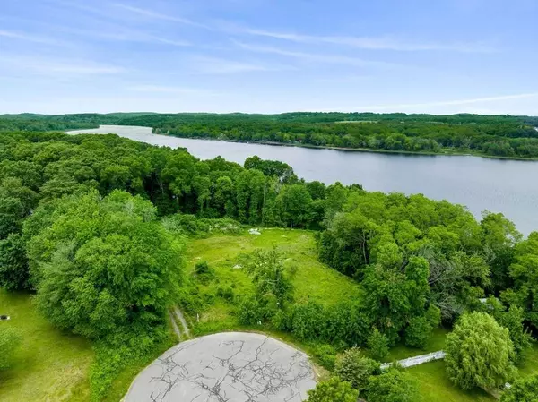 18 Norino Dr, West Newbury, MA 01985