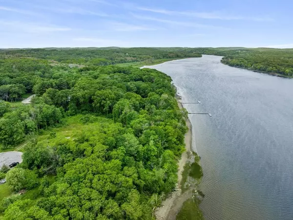 18 Norino Dr, West Newbury, MA 01985