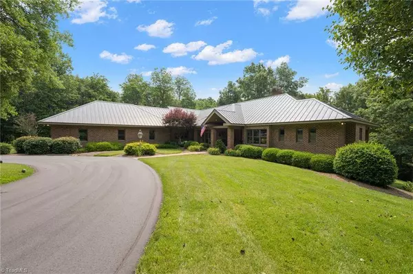 1200-A Clodfelter RD, Winston Salem, NC 272107