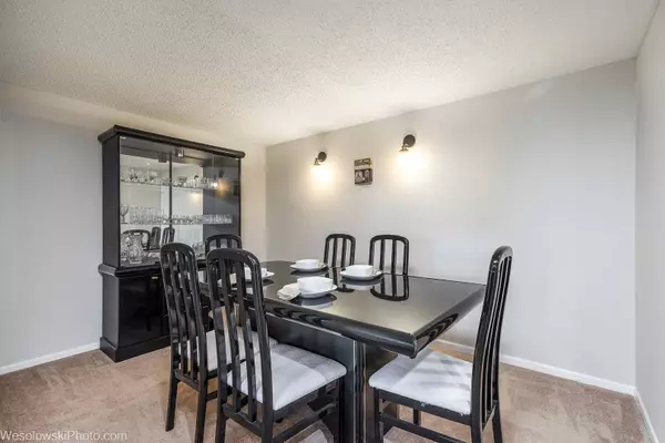 6440 W Devon Avenue #209, Chicago, IL 60631