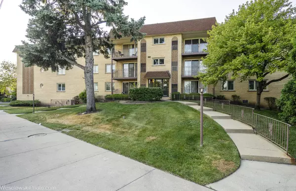 6440 W Devon Avenue #209, Chicago, IL 60631