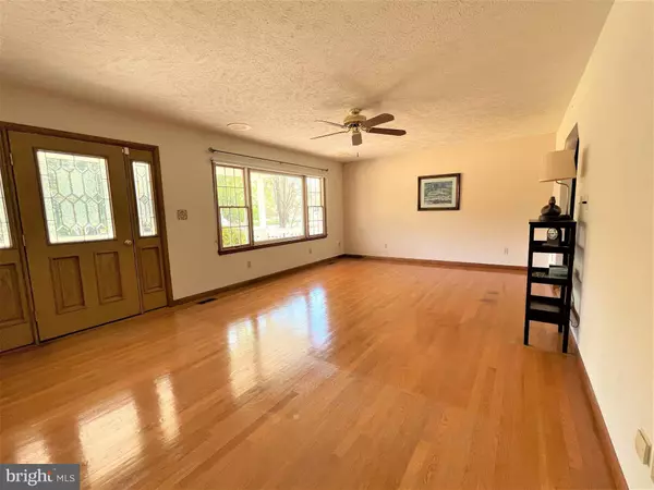 1463 LAKEVIEW DRIVE, Colonial Beach, VA 22443