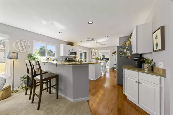 3114 Whitney RD, Aurora, IL 60502