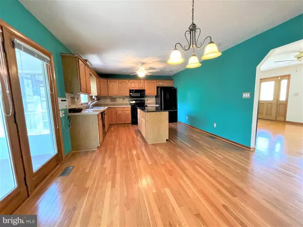 1463 LAKEVIEW DRIVE, Colonial Beach, VA 22443