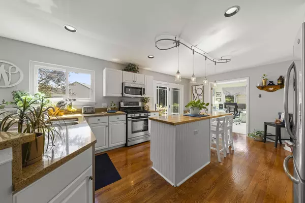 3114 Whitney RD, Aurora, IL 60502