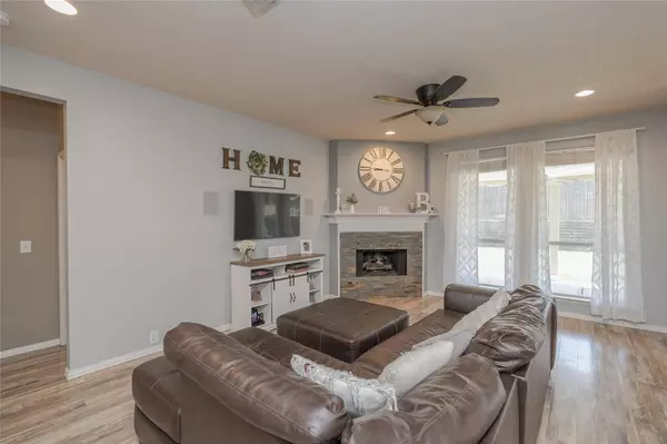 7908 Park Ridge Drive, Fort Worth, TX 76137