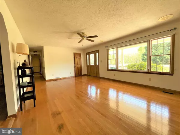 1463 LAKEVIEW DRIVE, Colonial Beach, VA 22443