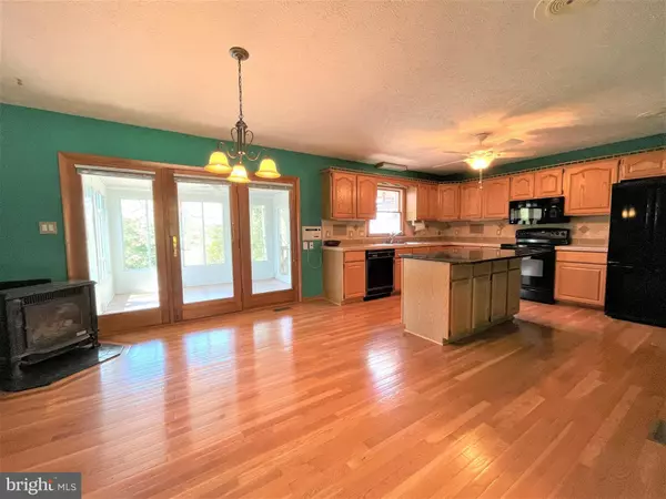 1463 LAKEVIEW DRIVE, Colonial Beach, VA 22443