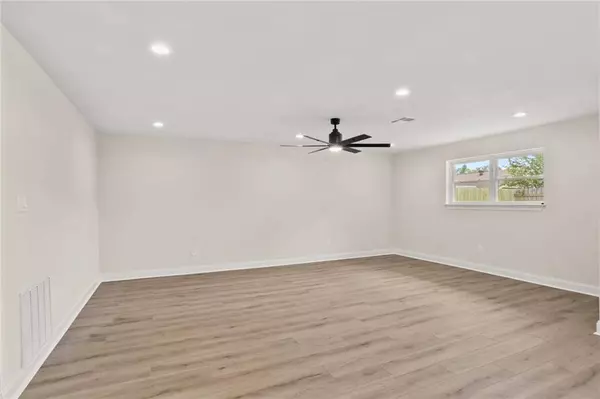 227 ST. NICHOLAS ST, Luling, LA 70070