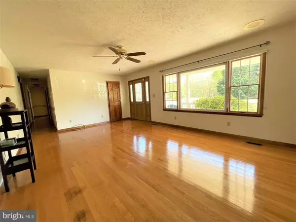 1463 LAKEVIEW DRIVE, Colonial Beach, VA 22443