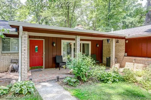 830 MAURY Place, Howell, MI 48843