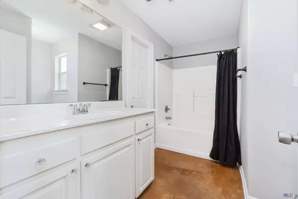 18005 WOODHAVEN DR, Prairieville, LA 70769