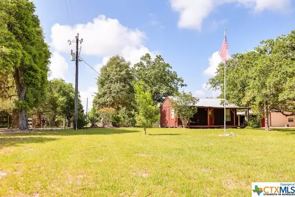 689 Private Road 1023, Hallettsville, TX 77964