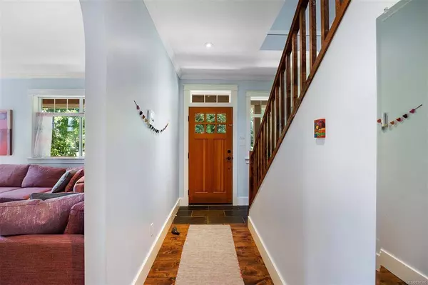 748 3rd St, Courtenay, BC V9N 1G1