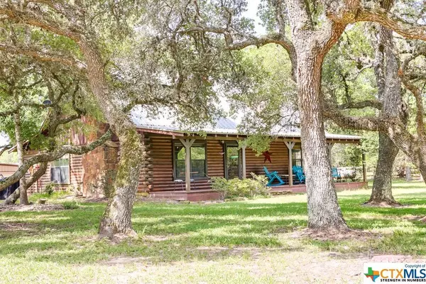689 Private Road 1023, Hallettsville, TX 77964