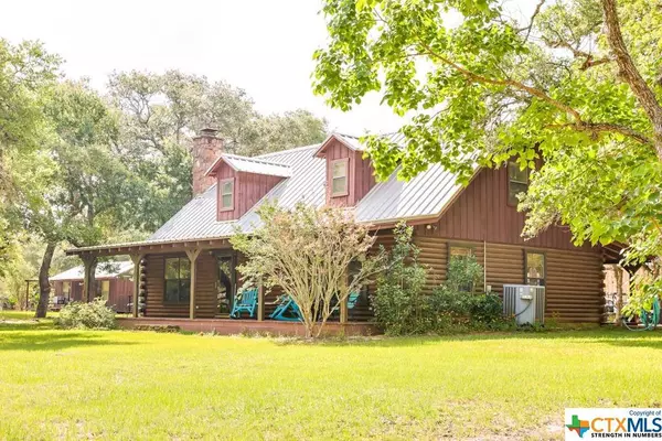 689 Private Road 1023, Hallettsville, TX 77964